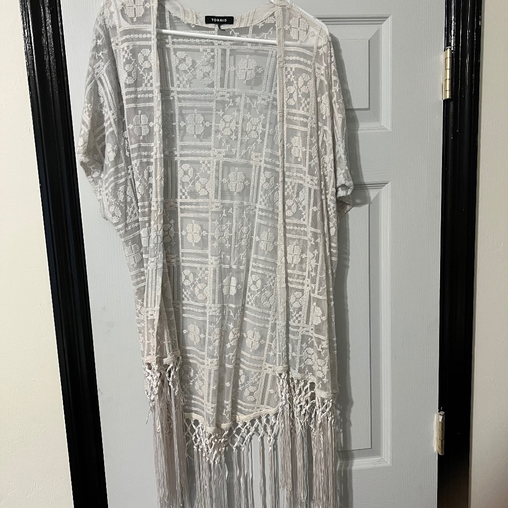 Torrid Kimono One Size Fits Most in off white